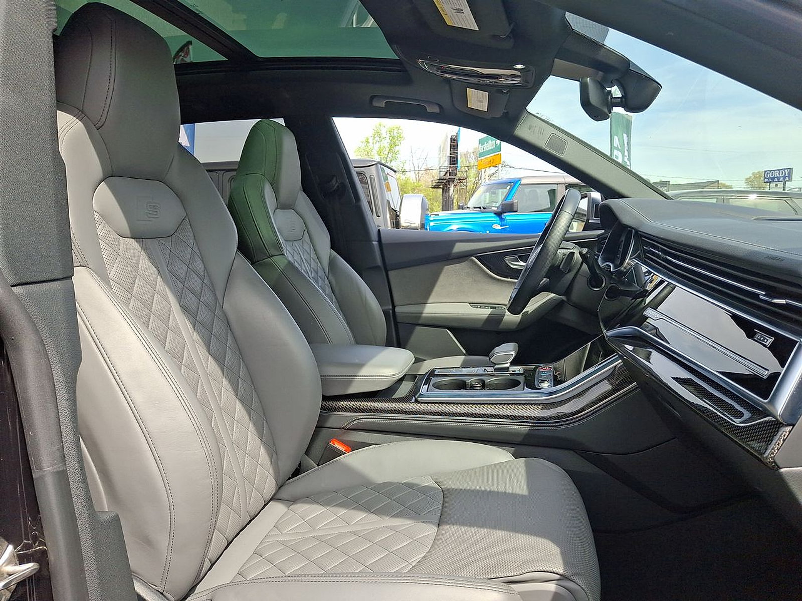 Used 2023 Audi SQ8 Prestige AWD/4WD image 31