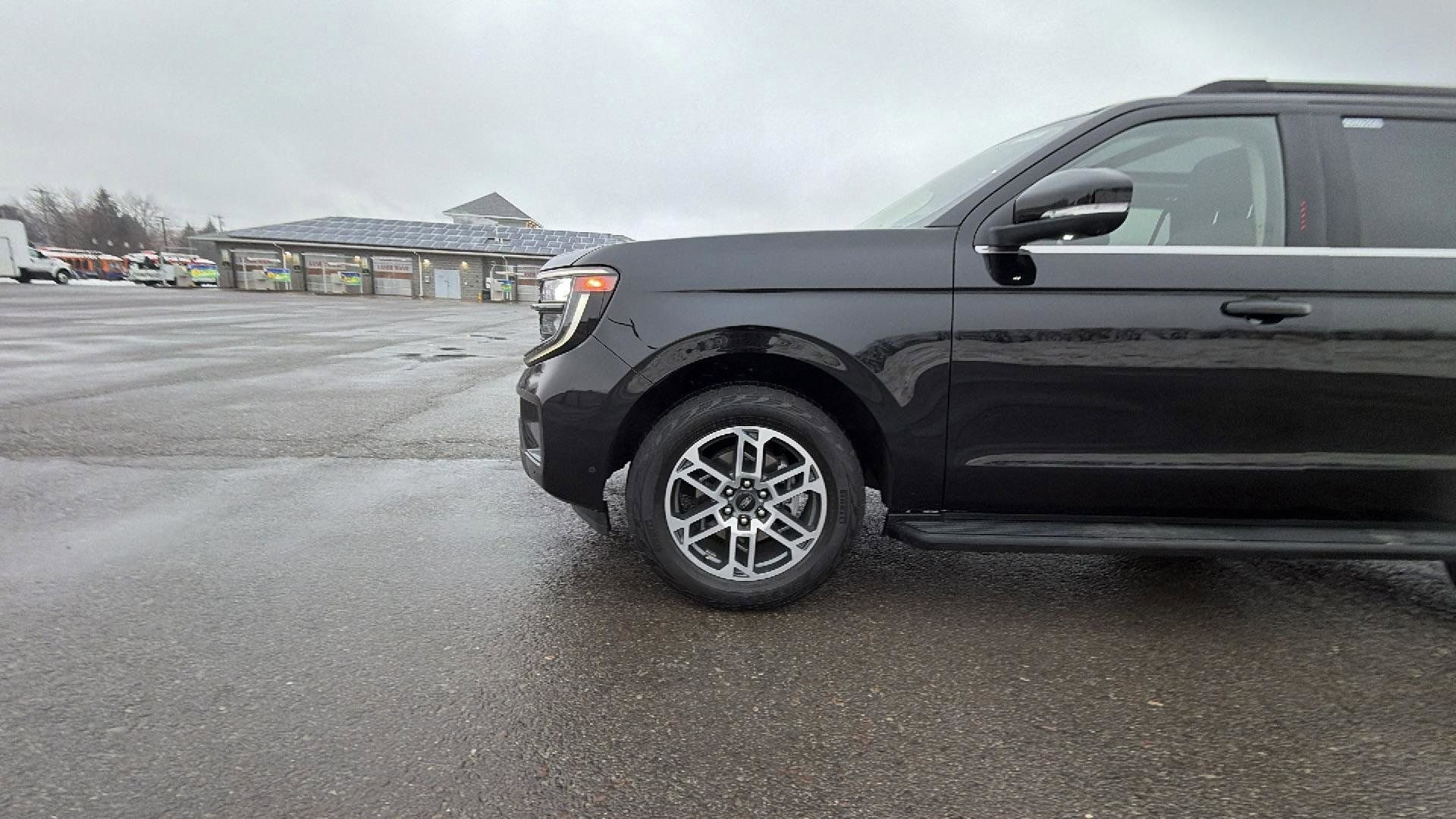 Used 2025 Ford Expedition Active image 22