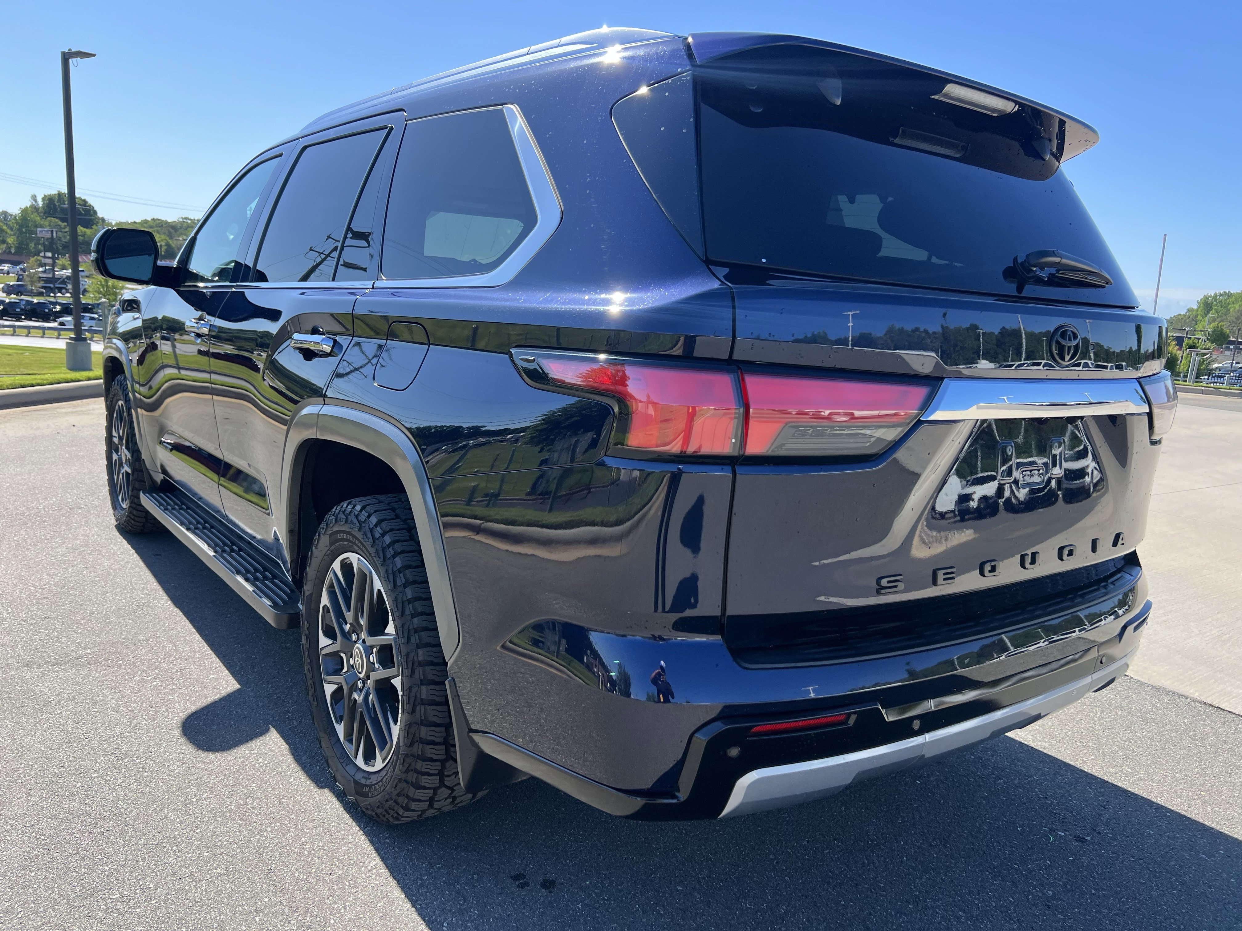 Used 2024 Toyota Sequoia Limited w/ Tow Technology Package AWD/4WD image 7