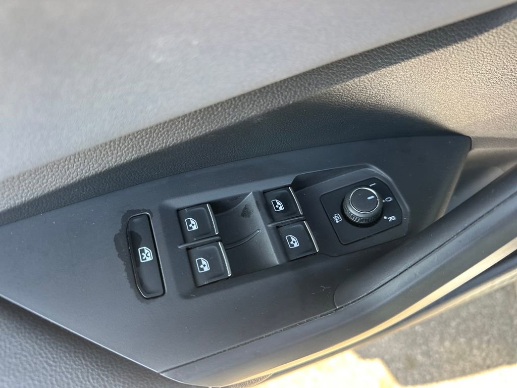 Used 2025 Volkswagen Jetta SE w/ Sunroof Package FWD image 44