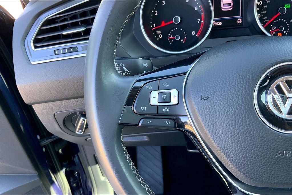 Used 2021 Volkswagen Tiguan SE w/ 3-Row Tiguan MDO Package image 18