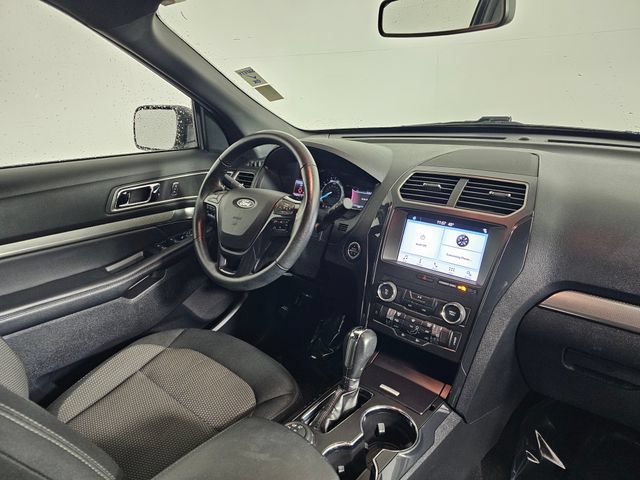 Used 2019 Ford Explorer XLT w/ Equipment Group 201A AWD/4WD image 10