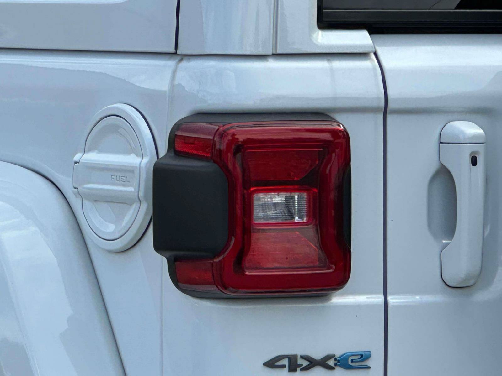 Used 2024 Jeep Wrangler High Altitude AWD/4WD image 9