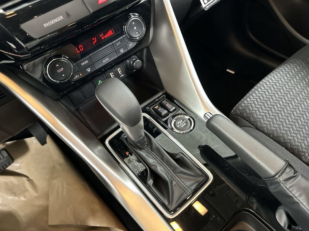 New 2026 Mitsubishi Eclipse Cross LE AWD/4WD image 16