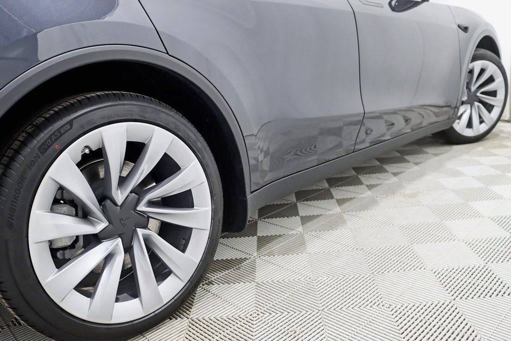 Used 2026 Tesla Model Y Long Range image 12