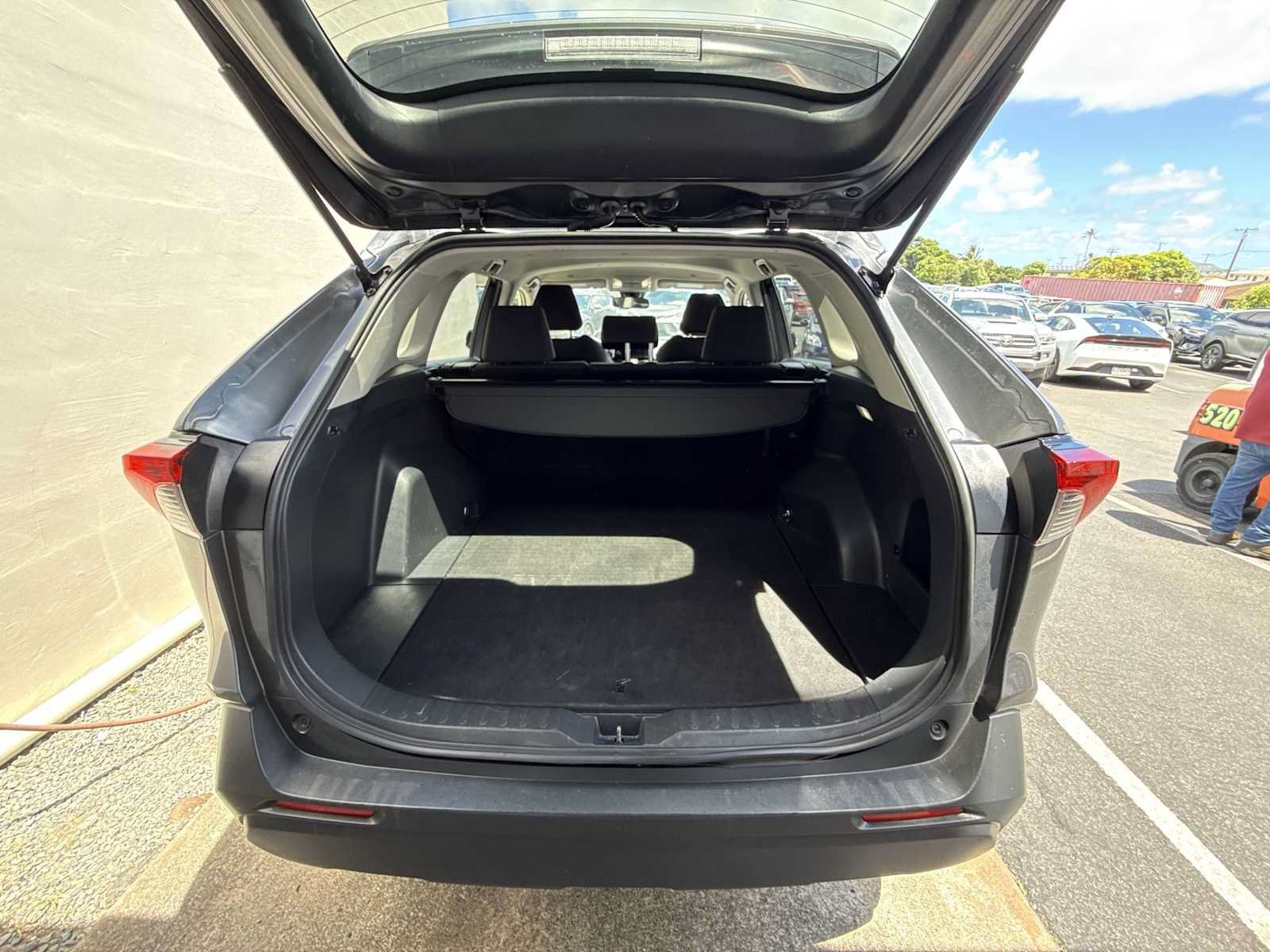 Used 2024 Toyota RAV4 LE FWD image 23