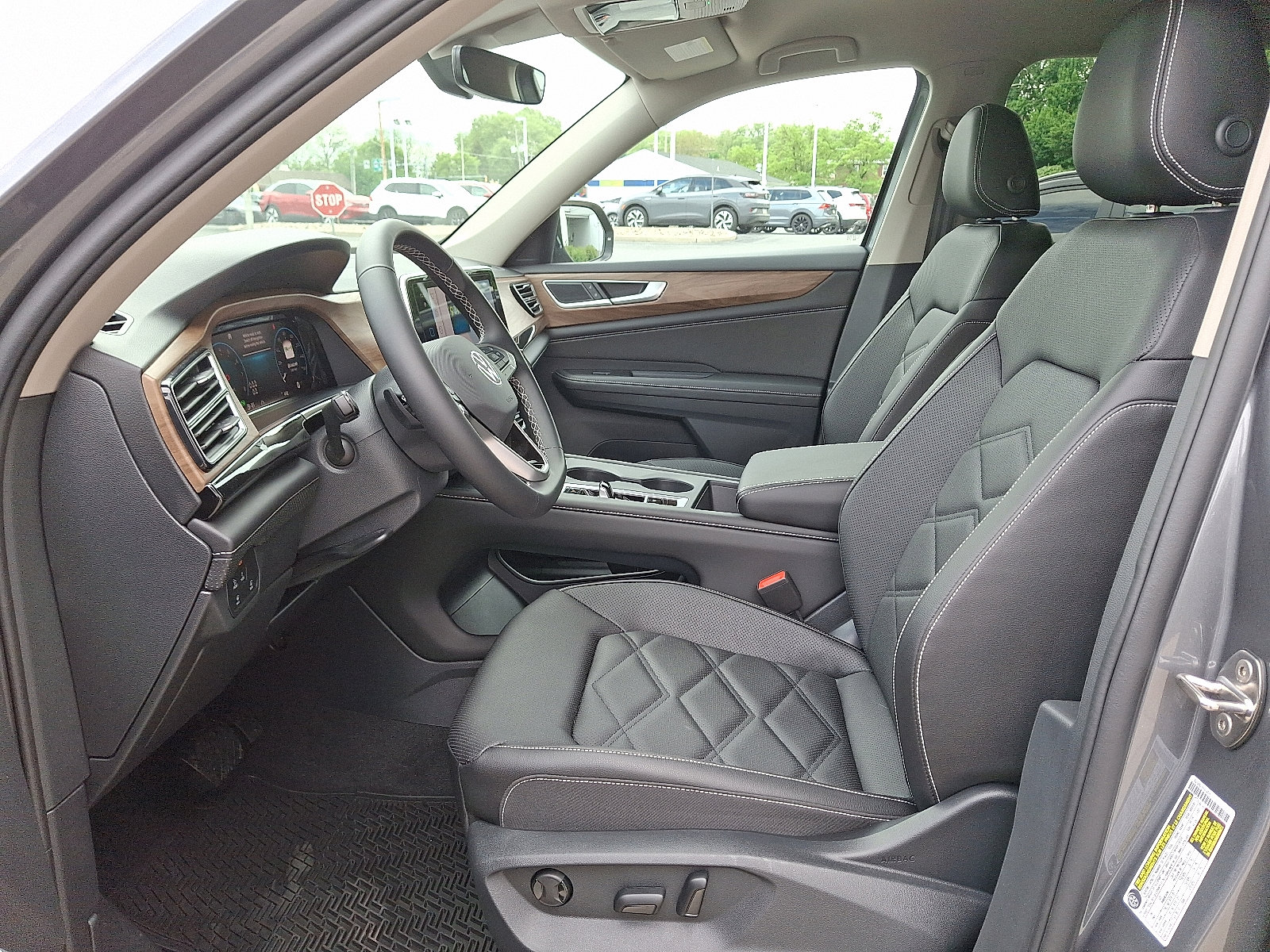 New 2025 Volkswagen Atlas SE image 6