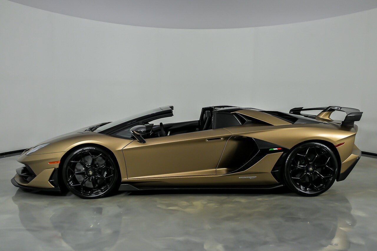 Used 2021 Lamborghini Aventador SVJ AWD/4WD image 8