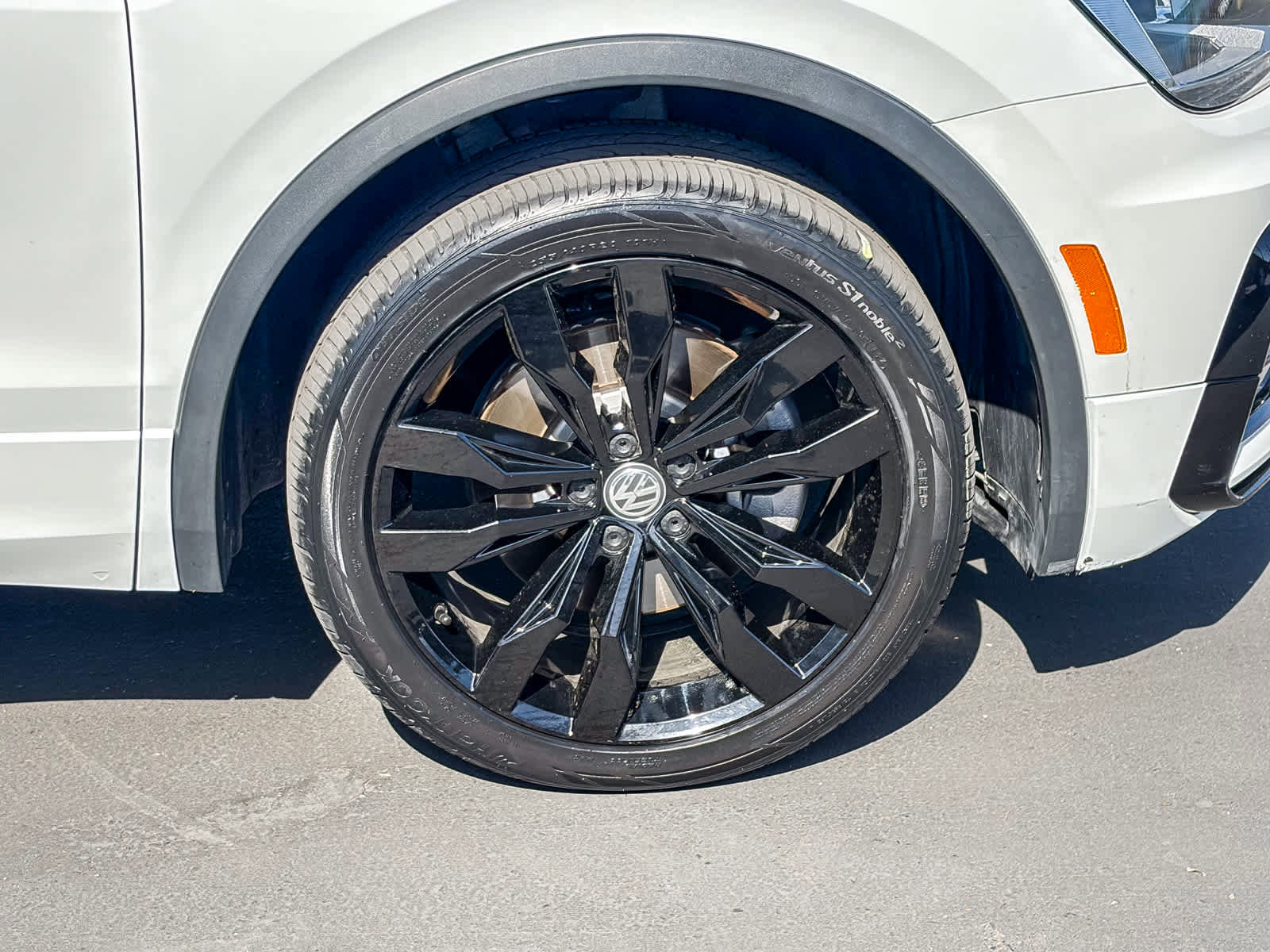 Used 2021 Volkswagen Tiguan SE R-Line image 18