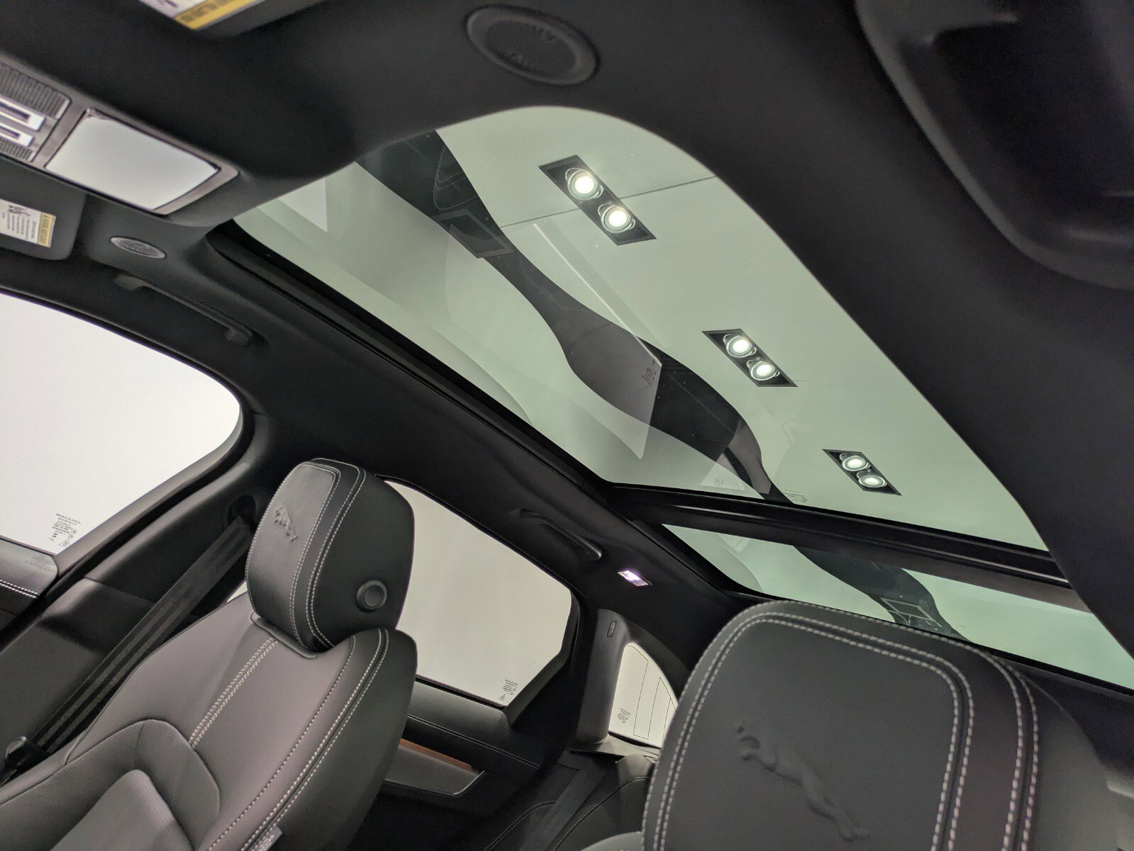 New 2026 Jaguar F-PACE R-Dynamic S image 9