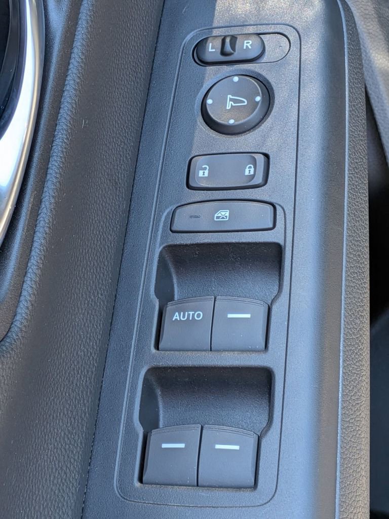 Used 2025 Honda CR-V LX image 15