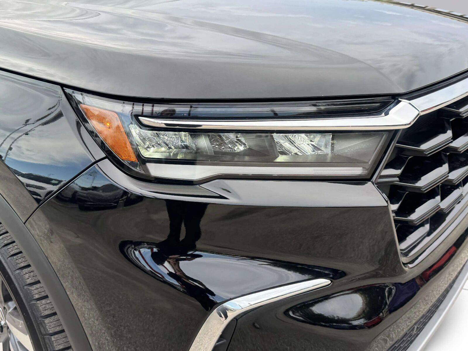 Used 2023 Honda Pilot Touring image 11