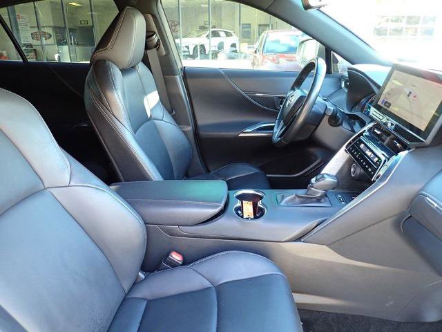 Certified 2023 Toyota Venza XLE image 3