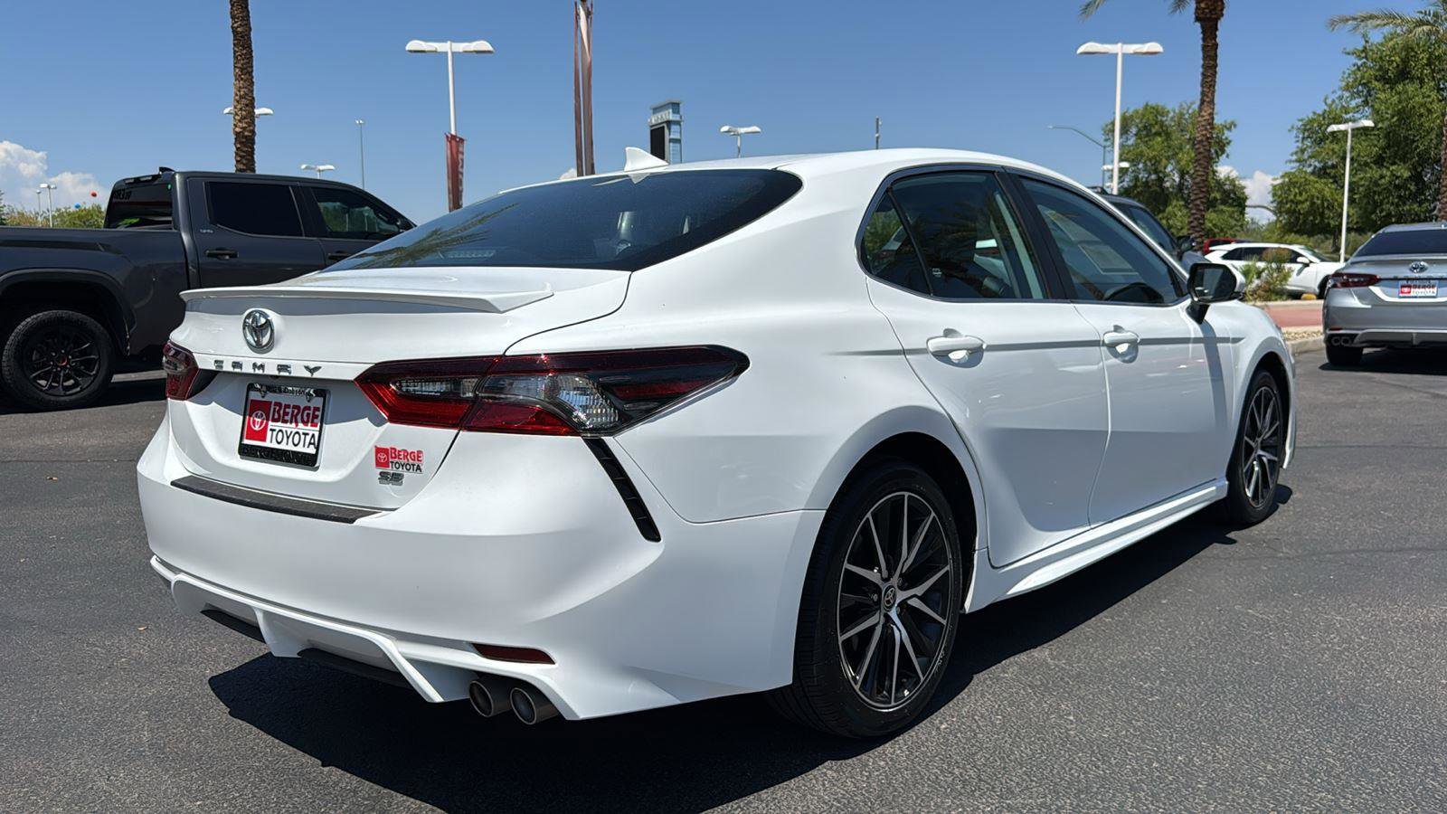 Used 2023 Toyota Camry SE image 7