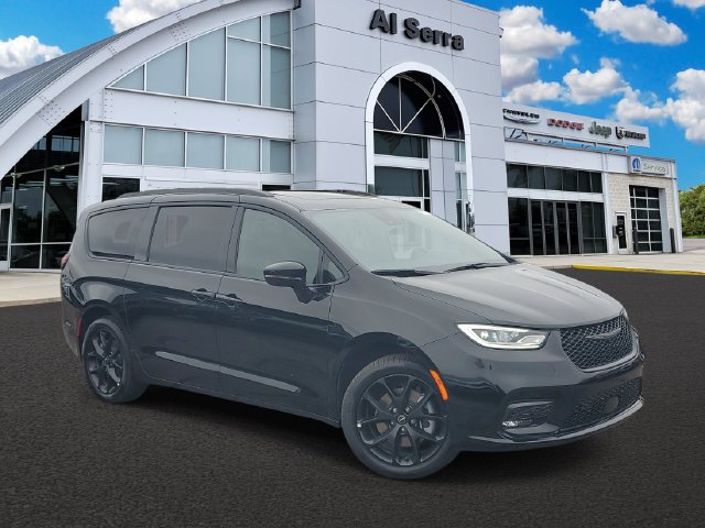 New 2026 Chrysler Pacifica Limited w/ S Appearance Package