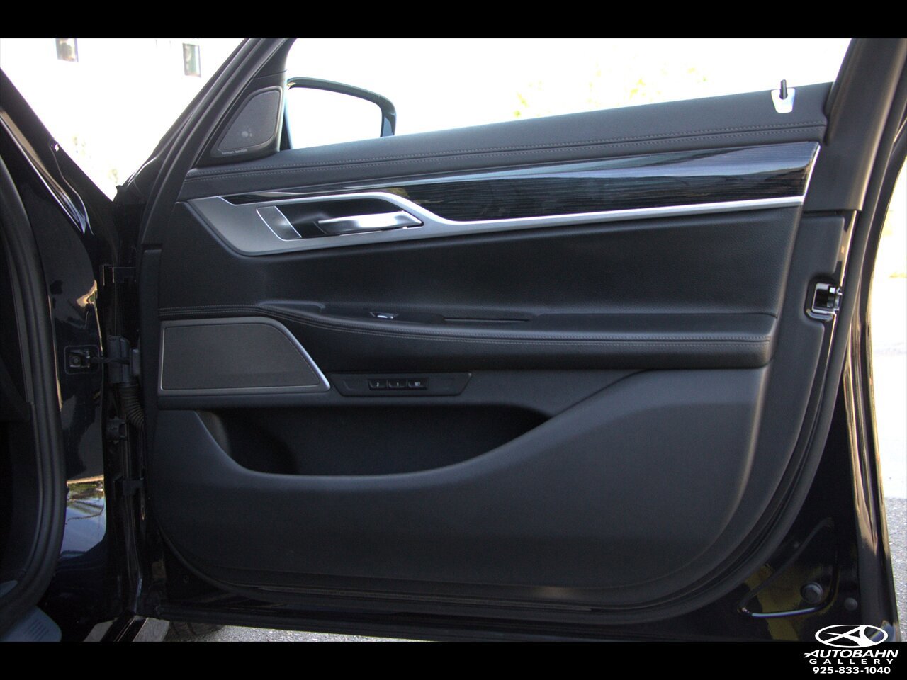 Used 2019 BMW 740i w/ M Sport Package image 33