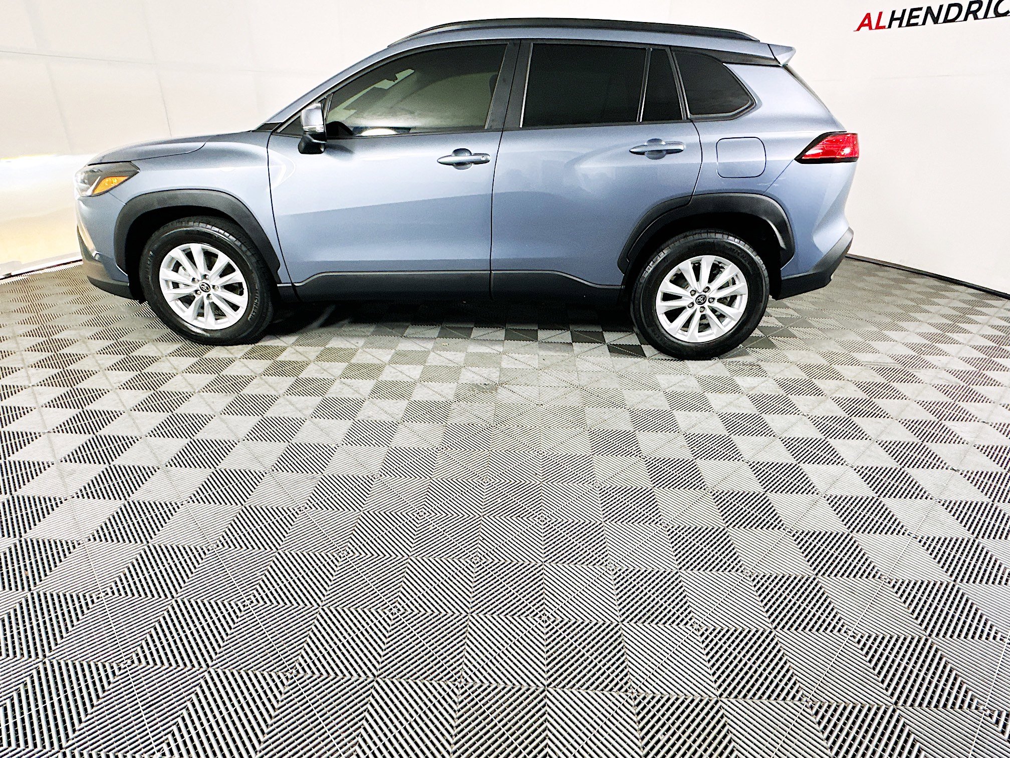 Used 2022 Toyota Corolla Cross LE image 6