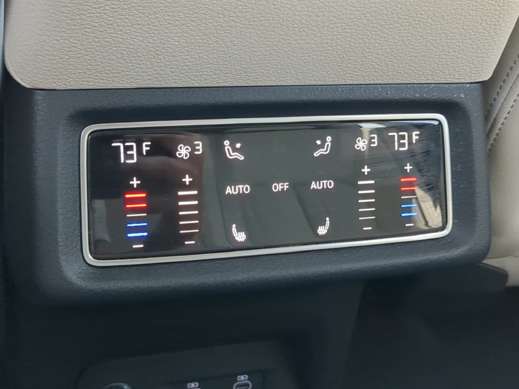 Used 2024 Audi Q8 e-tron Premium Plus w/ Premium Plus Package AWD/4WD image 17