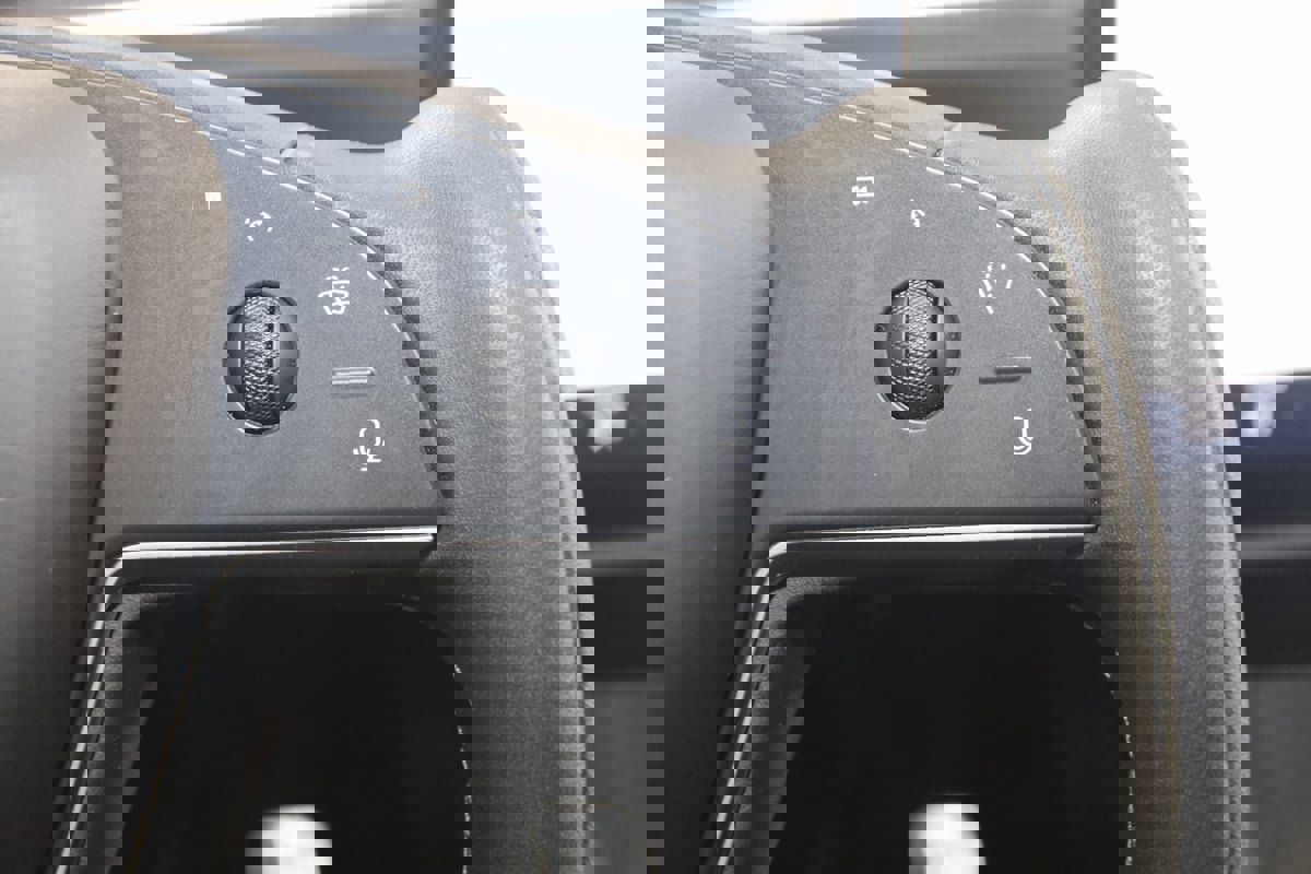 Used 2022 Tesla Model X image 44