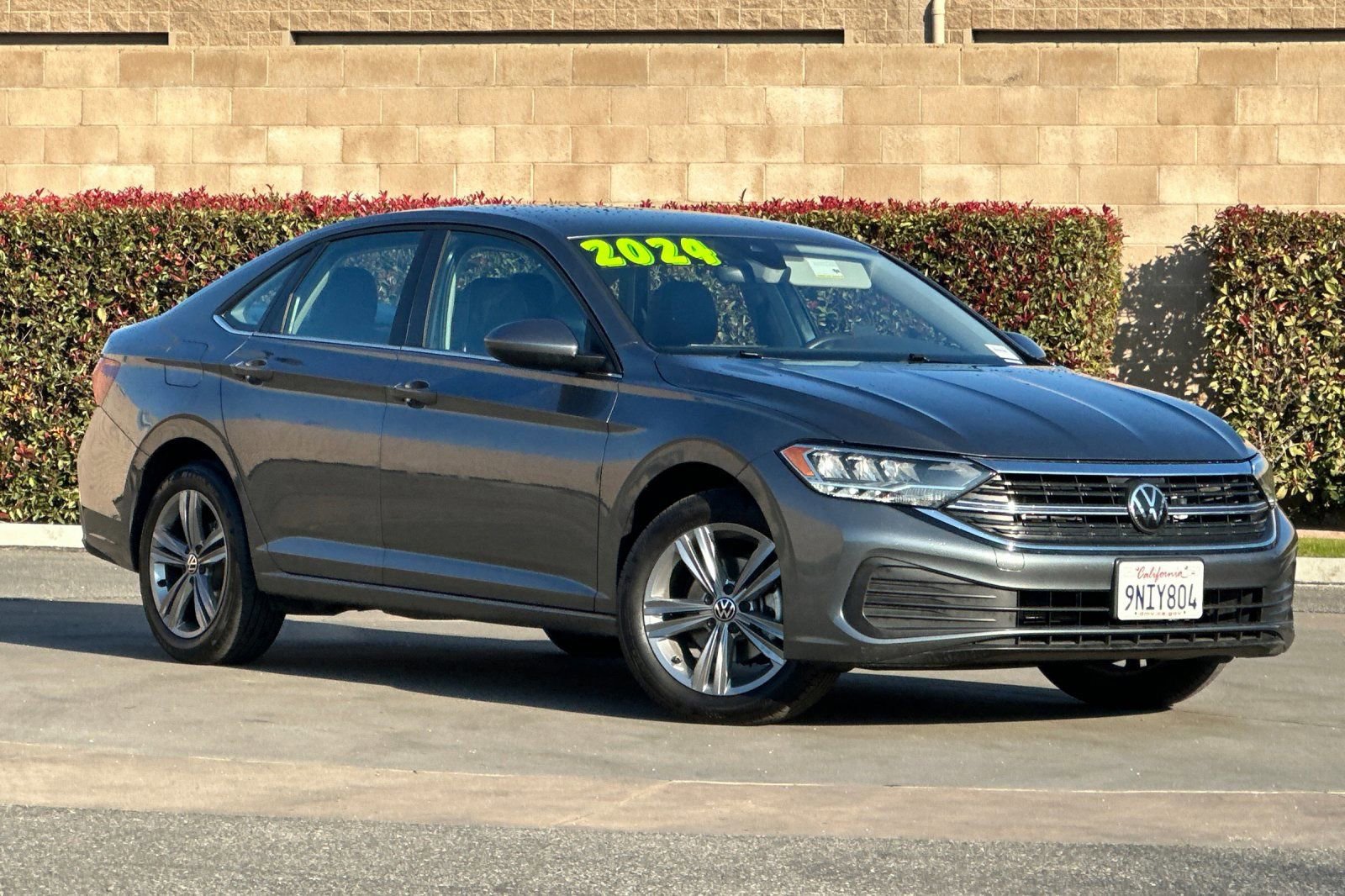 Used 2024 Volkswagen Jetta SE image 2