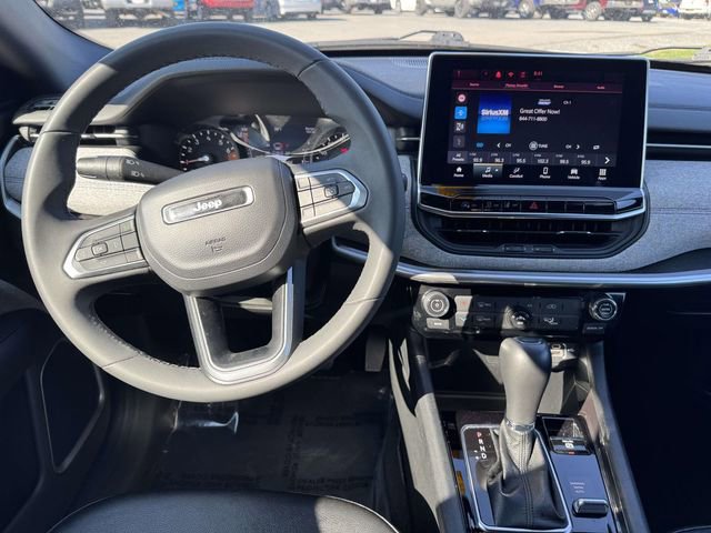 Used 2024 Jeep Compass Latitude image 2