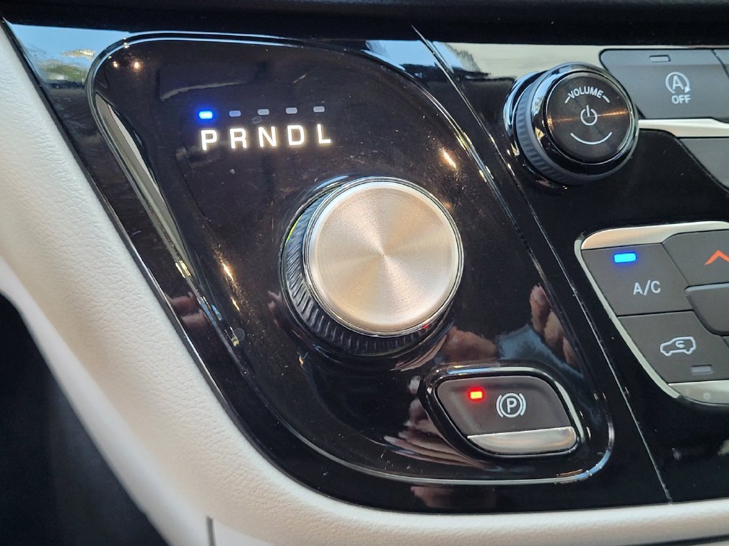 Used 2018 Chrysler Pacifica Touring Plus FWD image 15