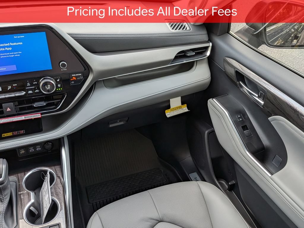 New 2026 Toyota Highlander Limited AWD/4WD image 18