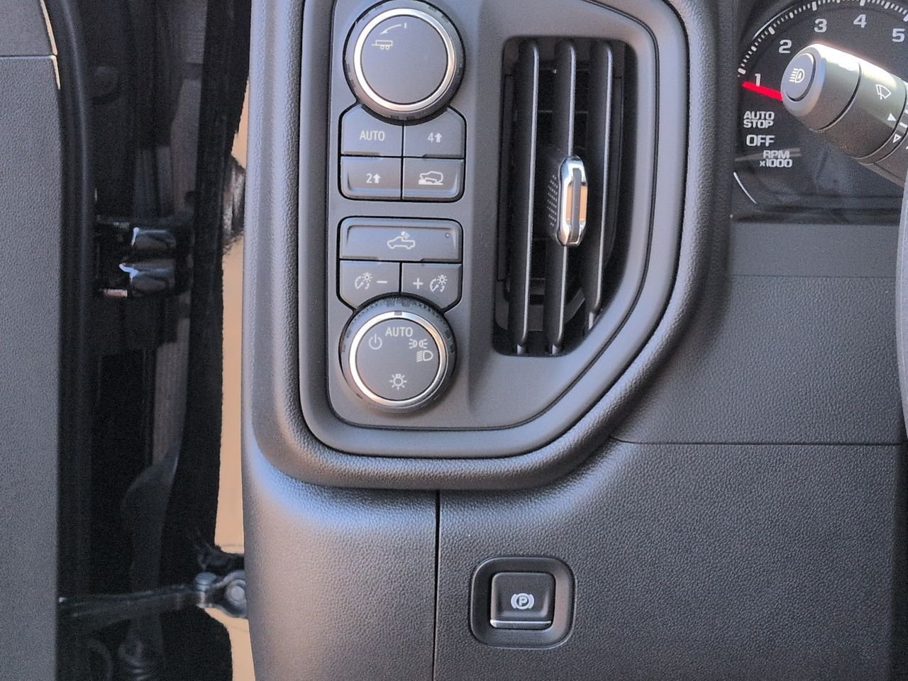 New 2026 Chevrolet Silverado 1500 Custom AWD/4WD image 18
