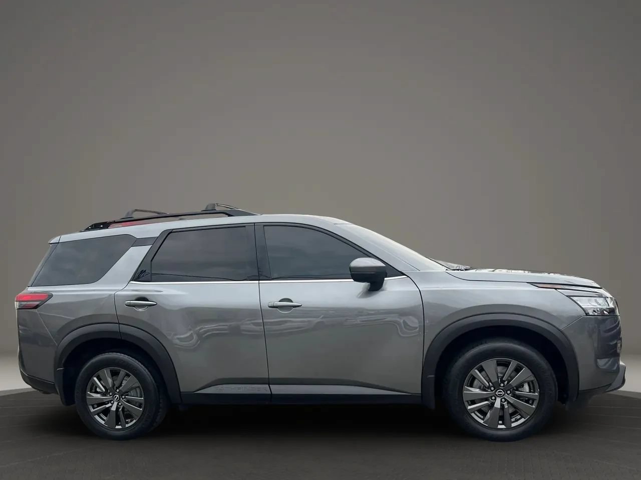 Used 2022 Nissan Pathfinder SV w/ SV Premium Package AWD/4WD image 4