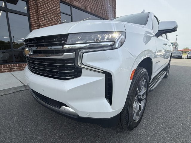 Used 2022 Chevrolet Suburban LT w/ Luxury Package AWD/4WD image 10