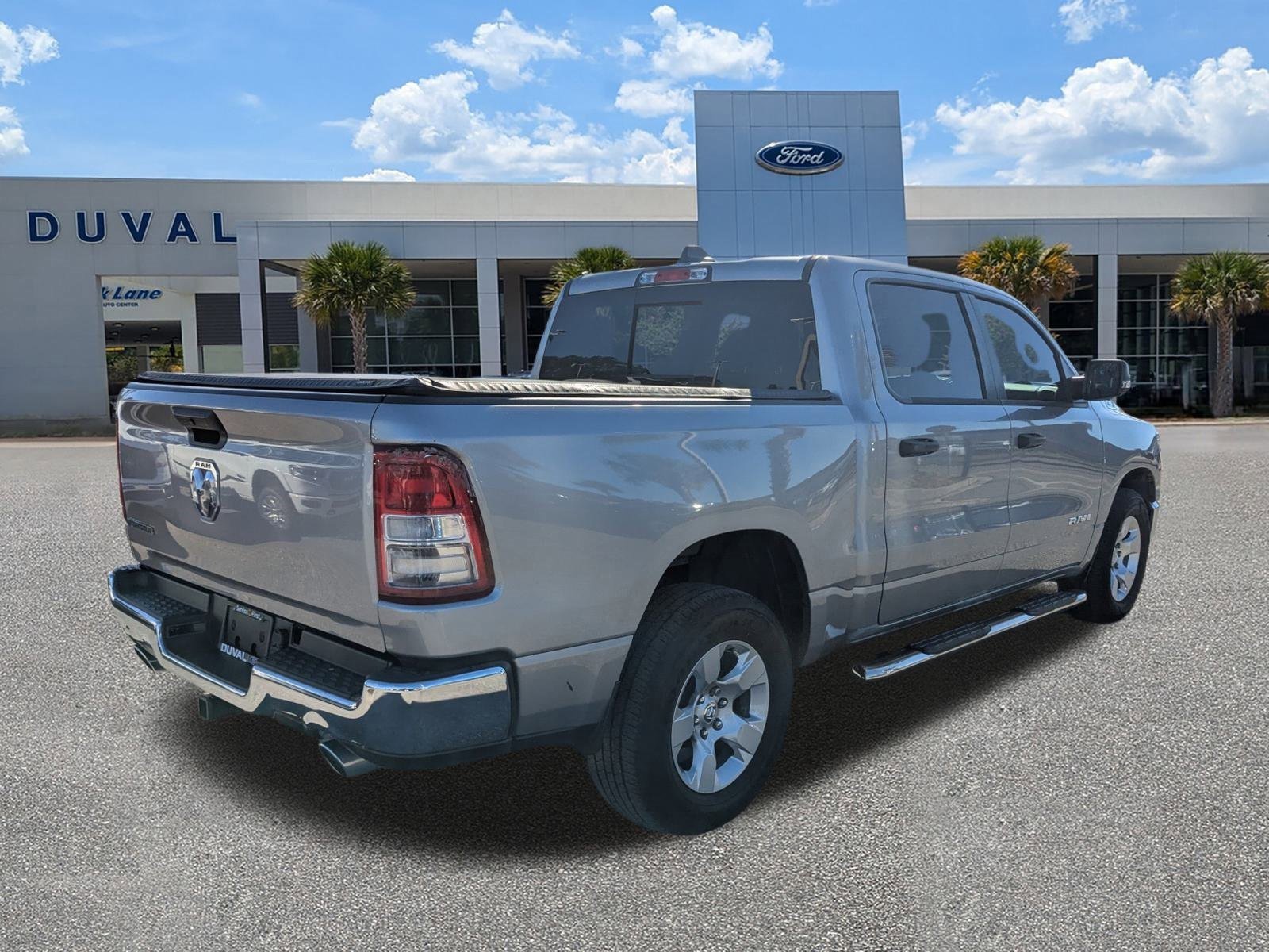 Used 2019 Chevrolet Equinox LT w/ Driver Convenience Package image 4