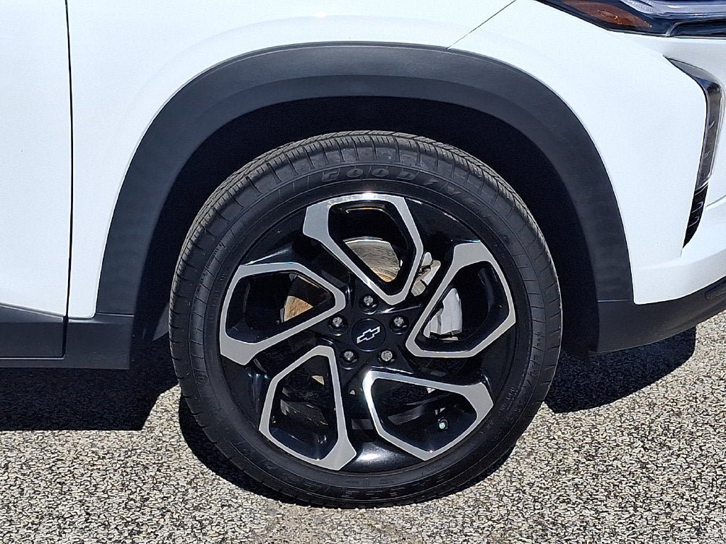 Certified 2024 Chevrolet Trax RS FWD image 9