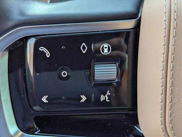 Used 2025 Land Rover Range Rover Sport SE image 13