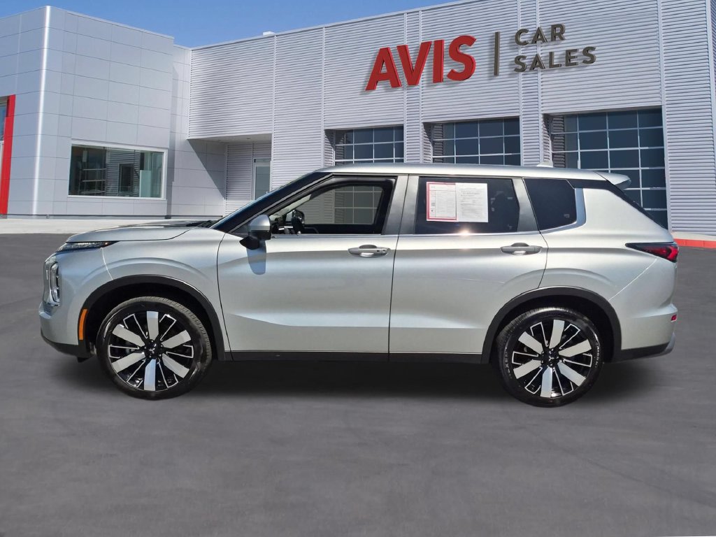 Used 2025 Mitsubishi Outlander SE AWD/4WD image 10