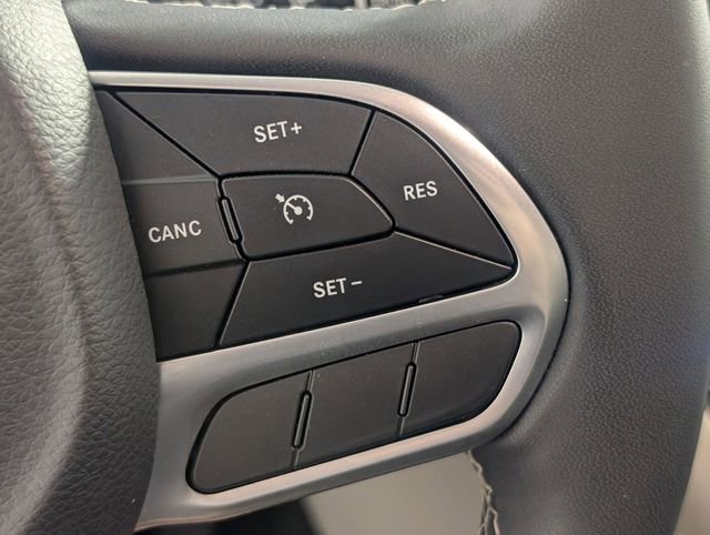 Certified 2023 Chrysler Voyager LX image 16