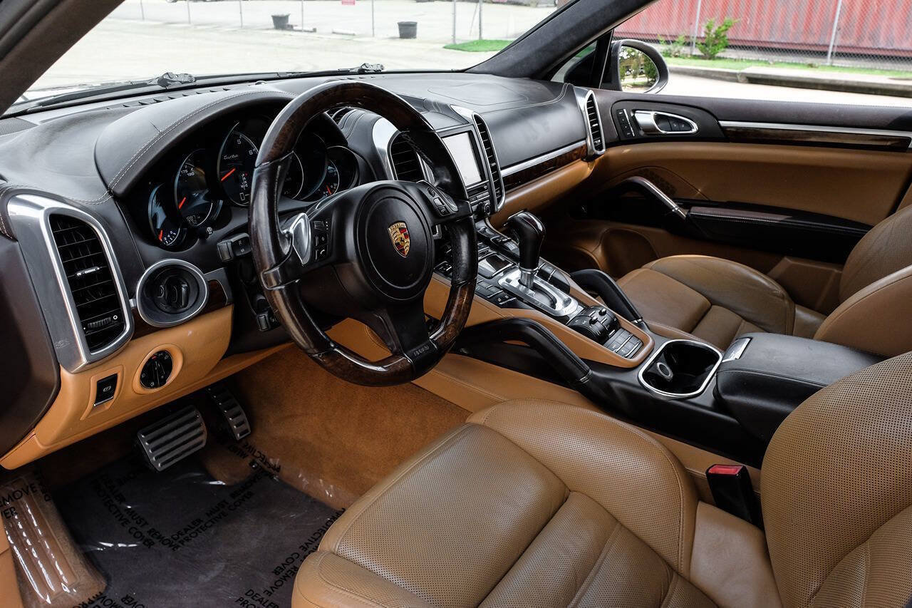 Used 2012 Porsche Cayenne Turbo AWD/4WD image 3