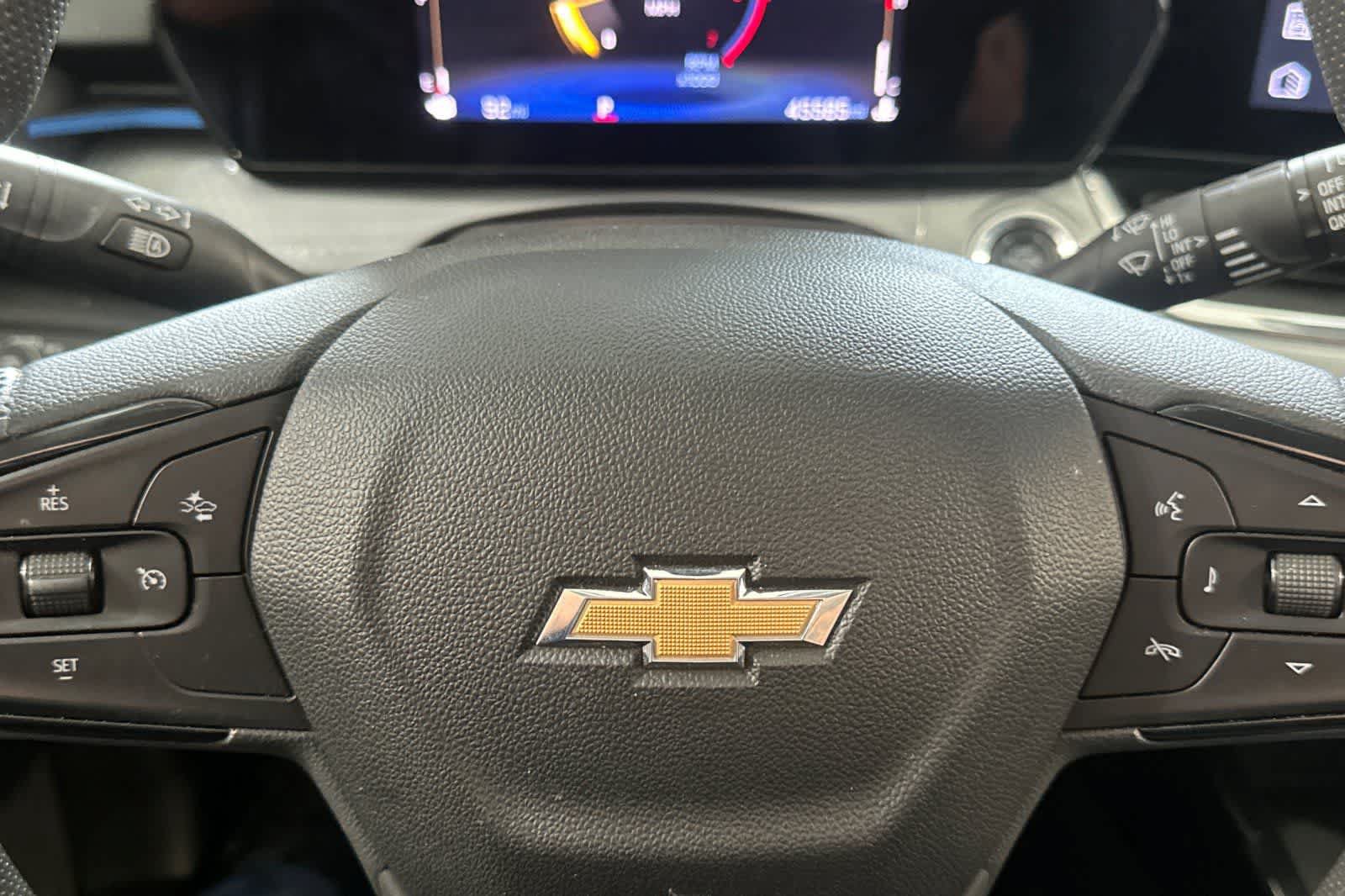 Used 2025 Chevrolet Trax LT FWD image 25