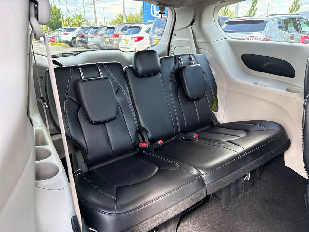 Used 2024 Chrysler Pacifica Touring-L FWD image 13