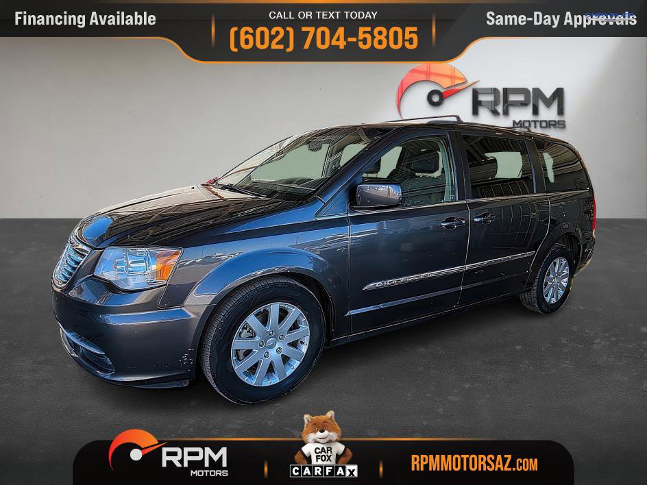 Used 2015 Chrysler Town & Country Touring image 3