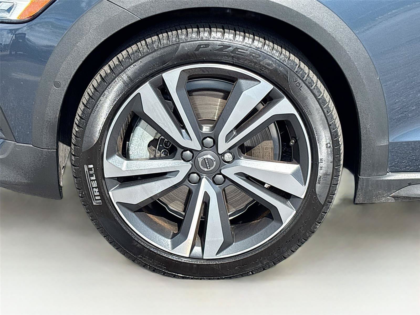 Used 2025 Volvo V60 B5 Cross Country Plus AWD/4WD image 35