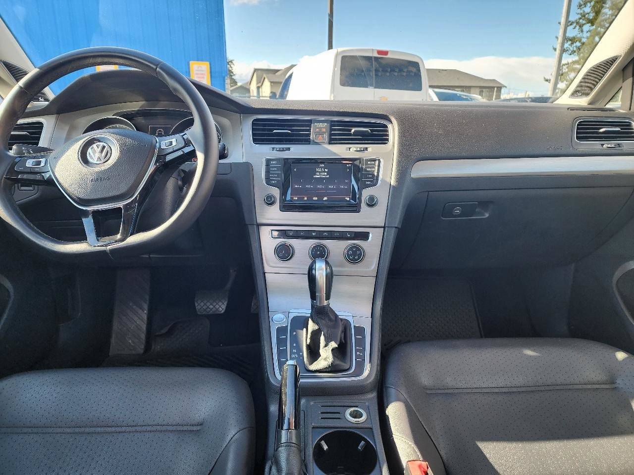 Used 2015 Volkswagen Golf TDI SE image 21