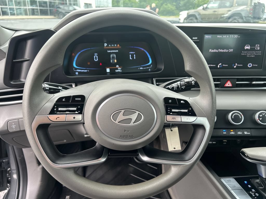 Used 2024 Hyundai Elantra SE FWD image 14