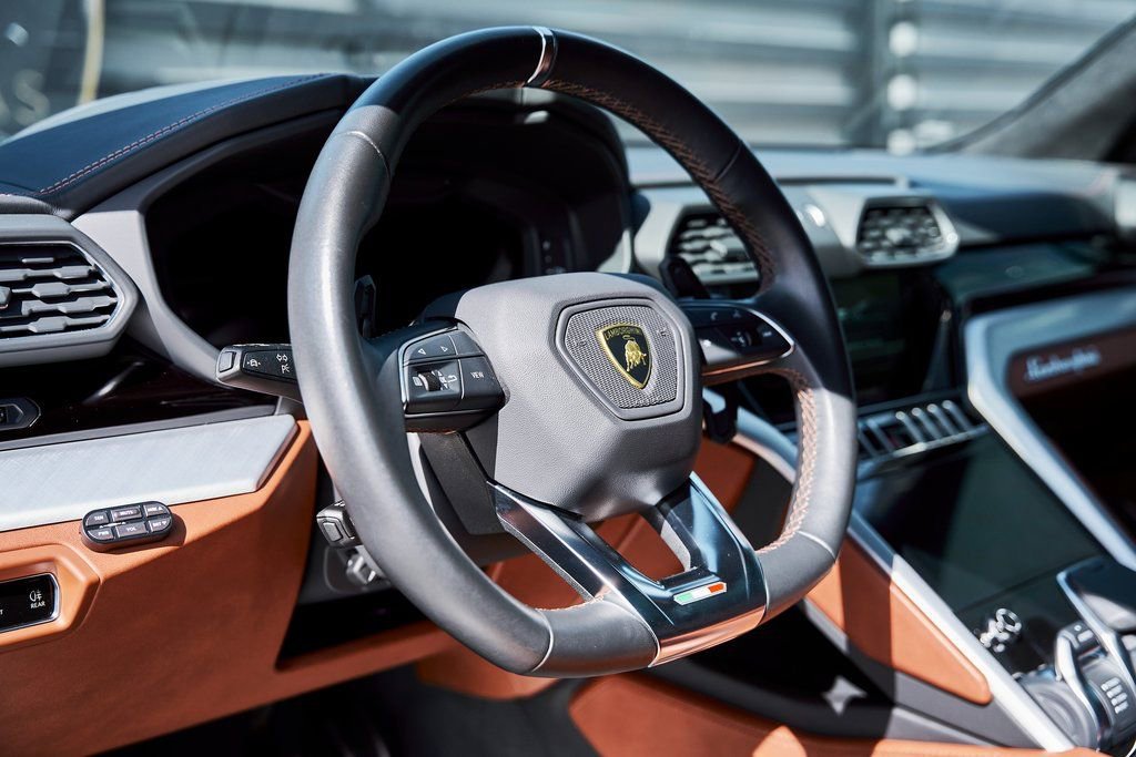 Used 2023 Lamborghini Urus S AWD/4WD image 38