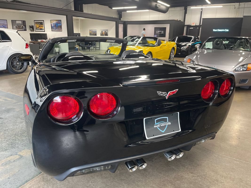 Used 2007 Chevrolet Corvette Coupe w/ Preferred Equipment Group RWD image 12