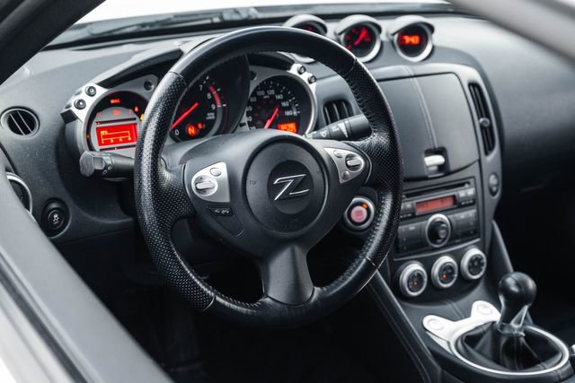 Used 2011 Nissan 370Z Touring w/ Sport Pkg image 6
