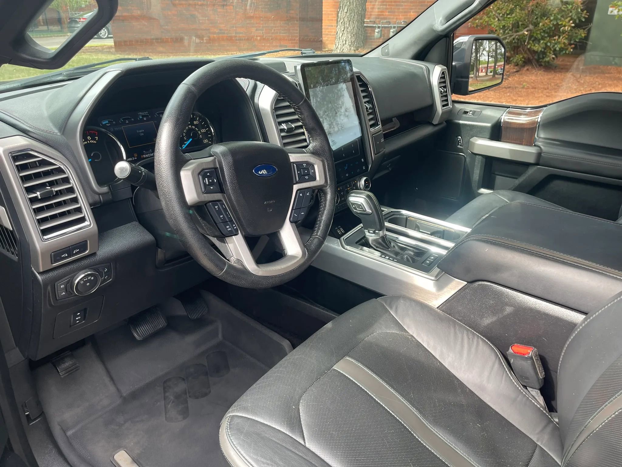 Used 2016 Ford F150 Platinum w/ Equipment Group 701A Luxury image 11