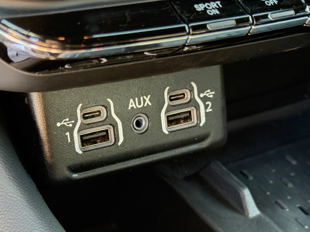 Used 2025 Dodge Durango R/T AWD/4WD image 36