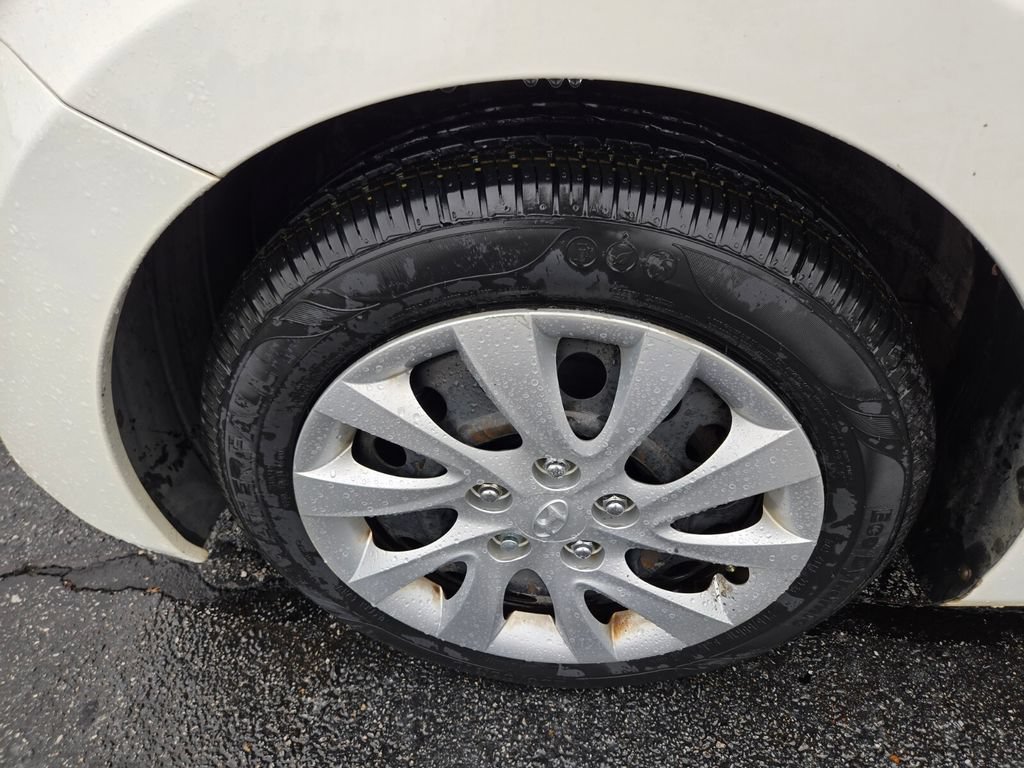 Used 2012 Hyundai Elantra GLS FWD image 22