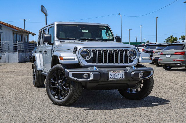 Used 2024 Jeep Wrangler Sahara w/ Technology Group AWD/4WD image 1