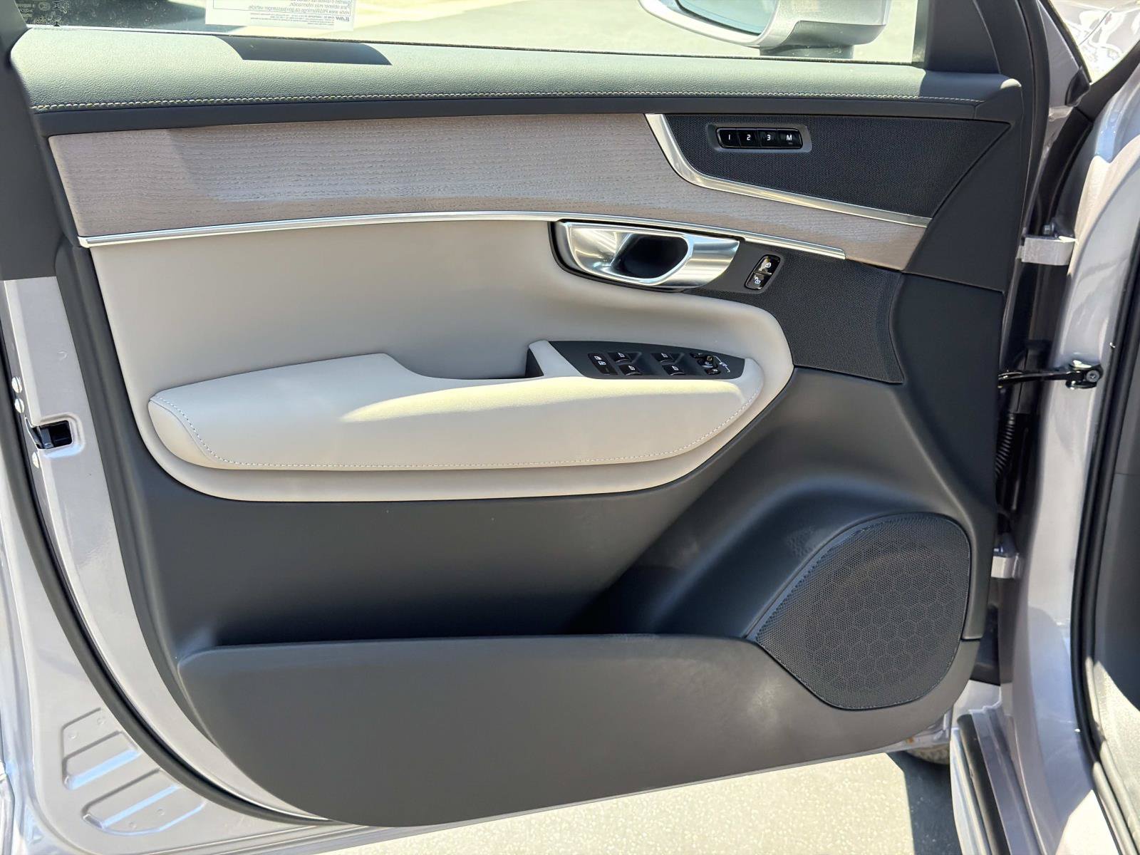 New 2026 Volvo XC90 T8 Plus AWD/4WD image 11